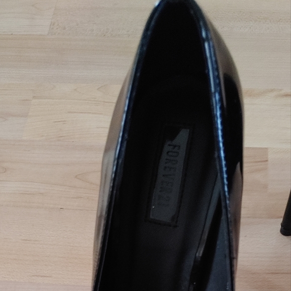 Forever 21 Black Patent Faux Leather Pumps size 10 - Picture 5 of 9